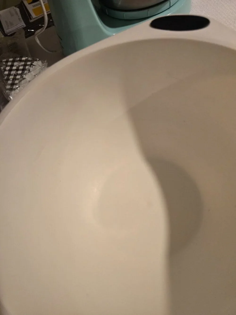 Set Of 3 White Plastic Mixing Bowls With Pour Spouts Black Non-Slip Grips 1L & 5